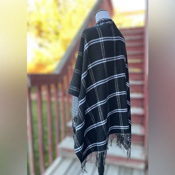 Jones New York Plaid Shrug - Picture 3 of 8